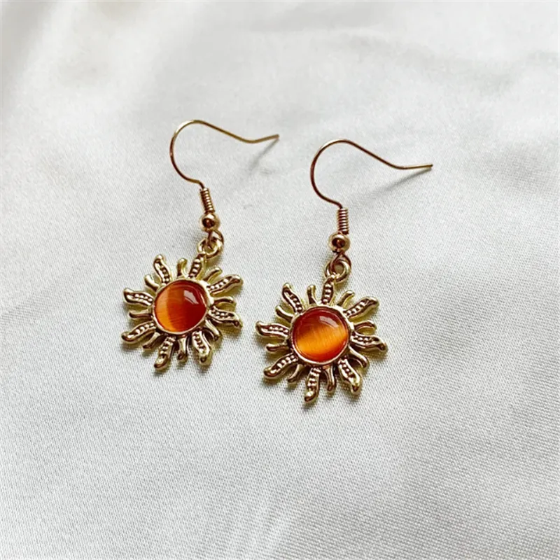 Pendientes-de-sol-con-gemas-doradas-tradicionales-para-mujer-aretes-con-encanto-Celestial-regalos-para-ella_png.webp